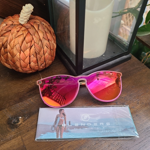 Blenders Sunglasses North Park X2 in Epic Dreamer - Picture 3 of 13